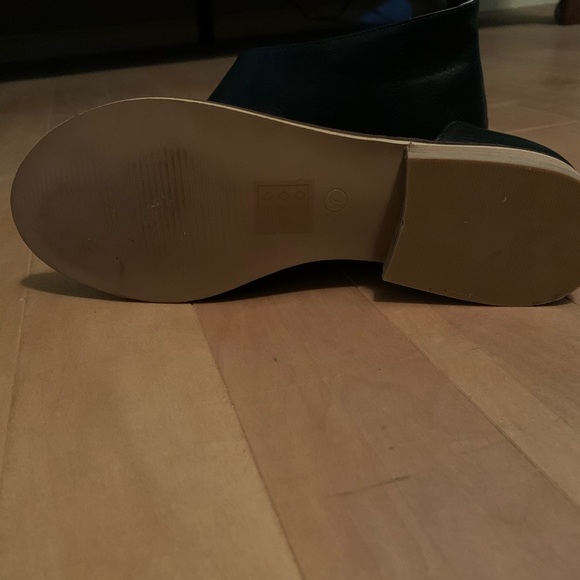 Sandals - Picture 3 of 4